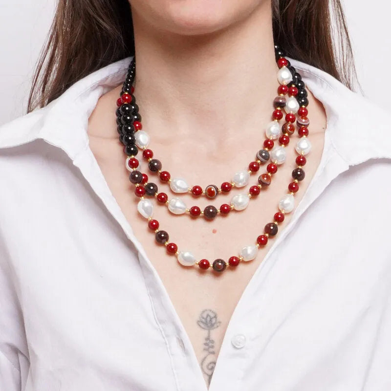 Collana in Metallo multifilo con sfere rosse e perle