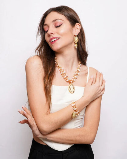 Collana in Metallo multifilo con perle e cammeo