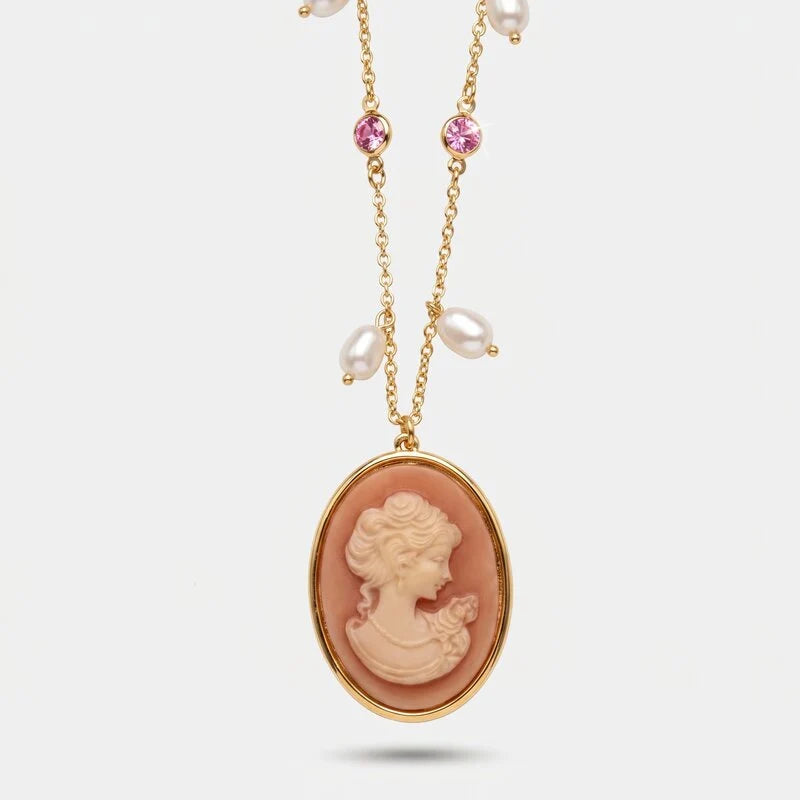 Collana in Metallo con cammeo pendente e cristalli