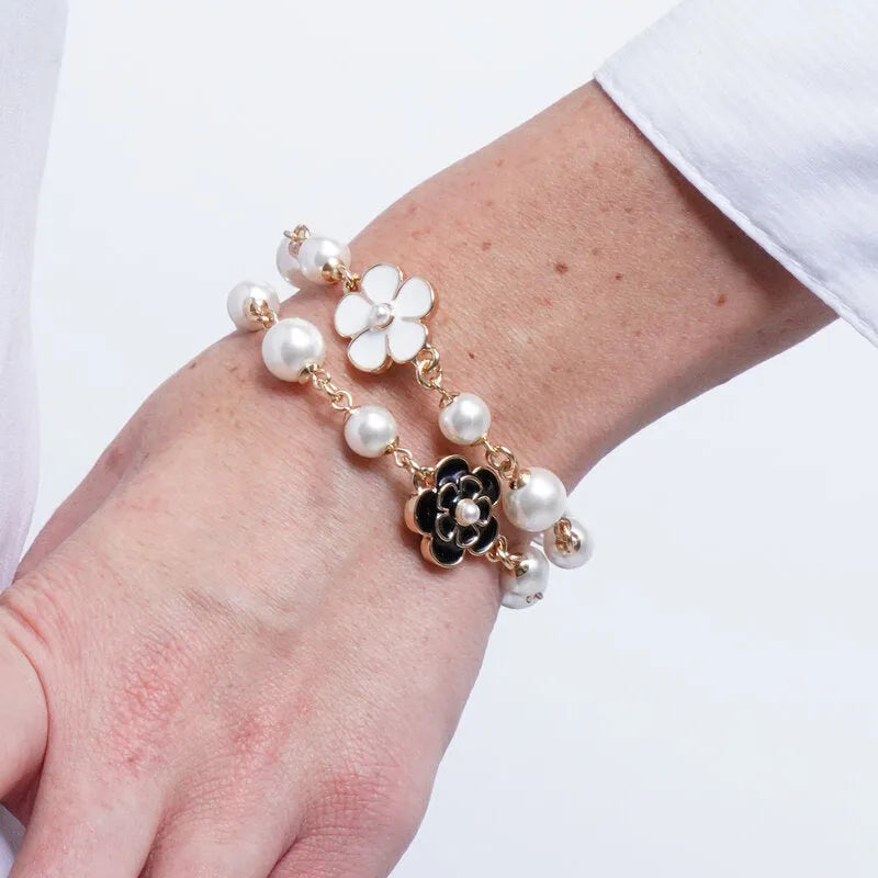 Bracciale in Metallo con sfere bianche e fiori bianchi e neri