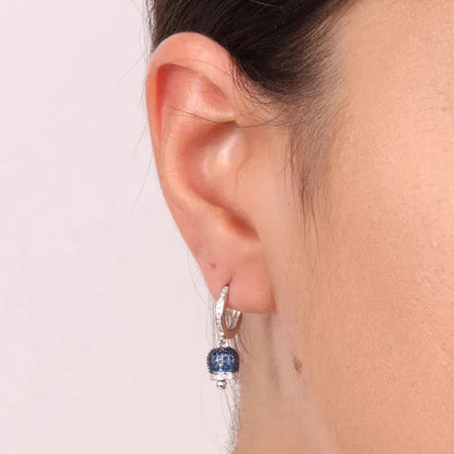 Orecchini in Argento 925 con campanella portafortuna tempestata da zirconi blu
